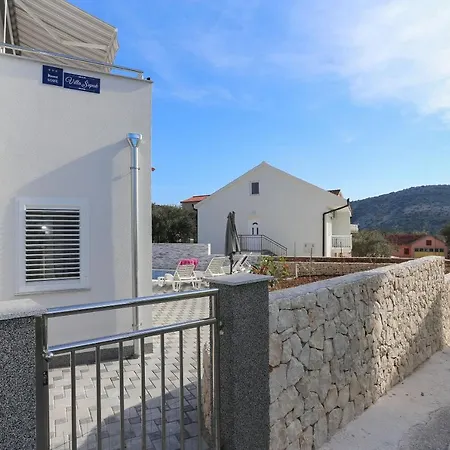 House Ivica * Vinišće